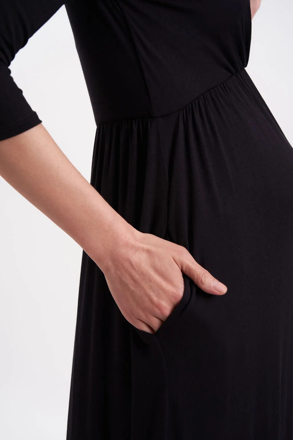 3/4 Sleeve V-Cut Maternity Maxi Dress
